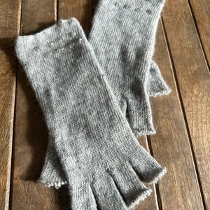 Nordstrom gray fingerless wool blend wrist-length pretty gloves